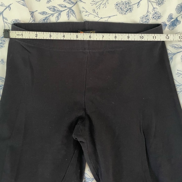 black leggings for shorter lean women. Inseam 22” - Picture 3 of 5